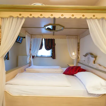Touring Hotel